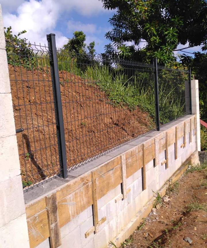 Pose de grillage et clôtures rigides Martinique